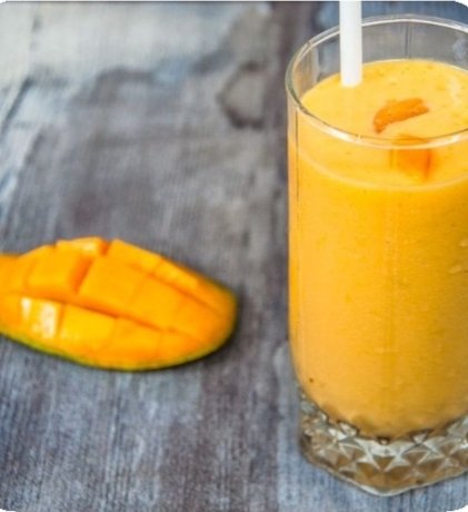 عصير مانجو حليب كبير  .